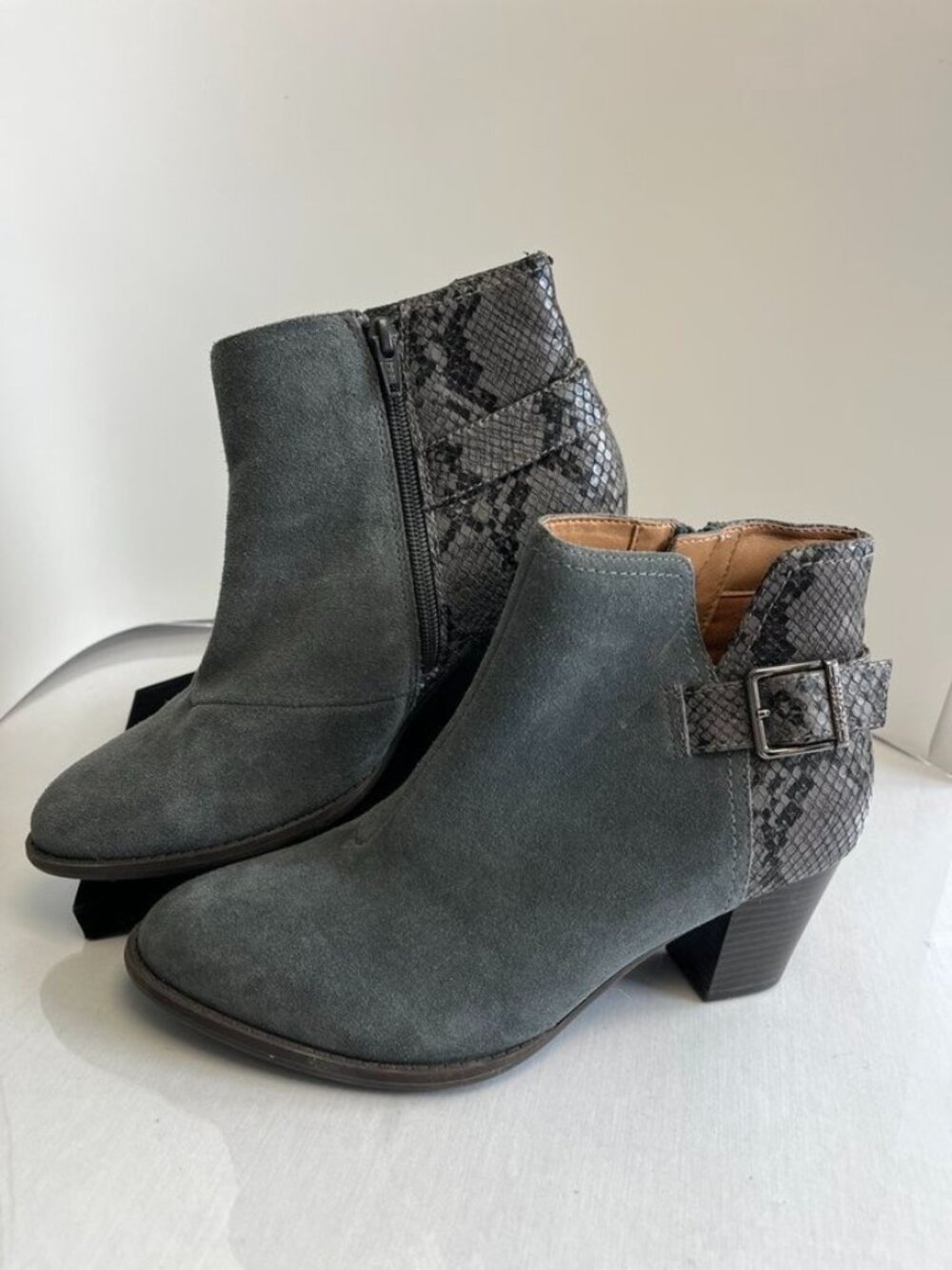 Vionic Naomi Suede Snake Print Water Resistant Ankle Boots Shadow Gray Wide 8.5W